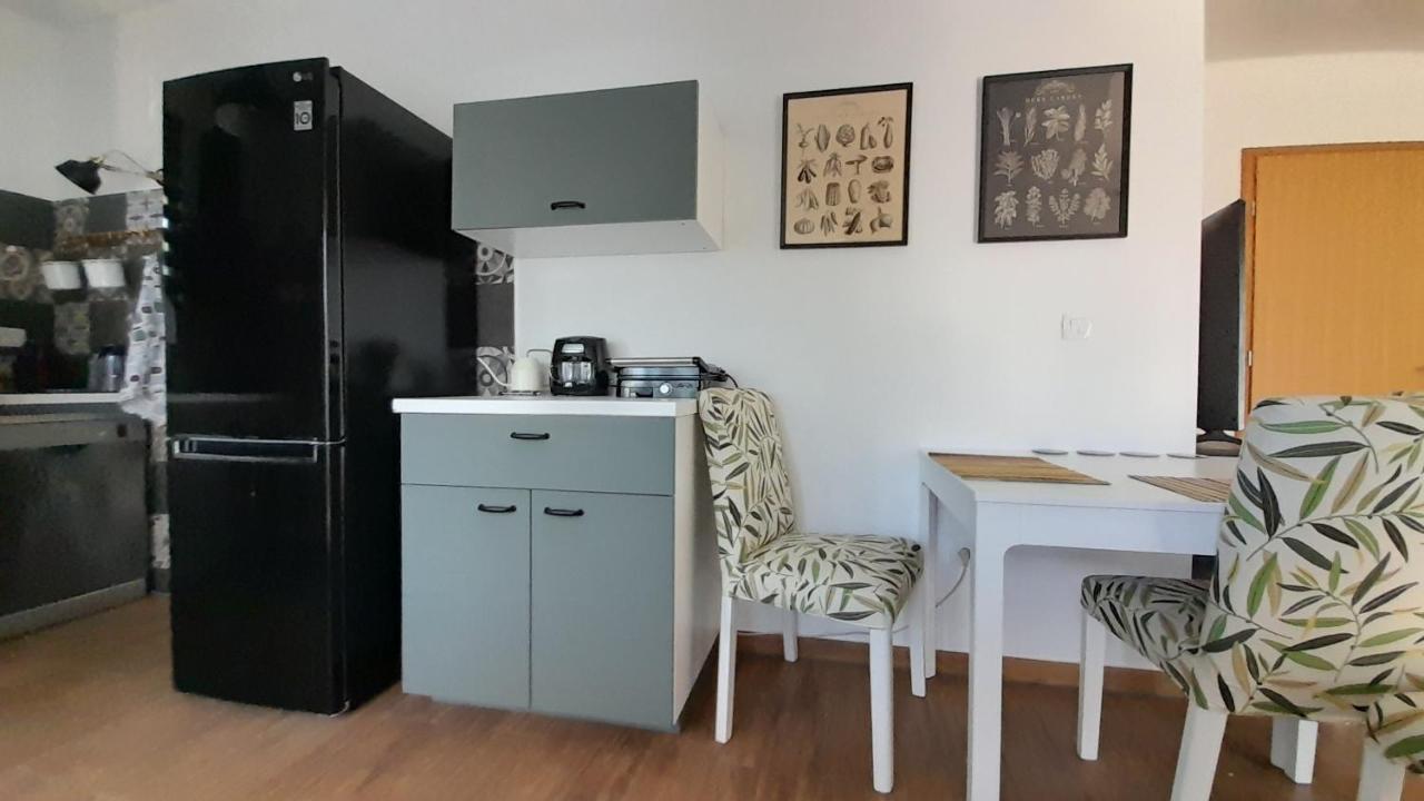 Apartments & Room Danijel Pinezići エクステリア 写真