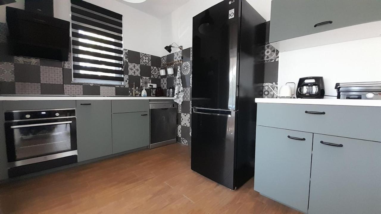 Apartments & Room Danijel Pinezići エクステリア 写真