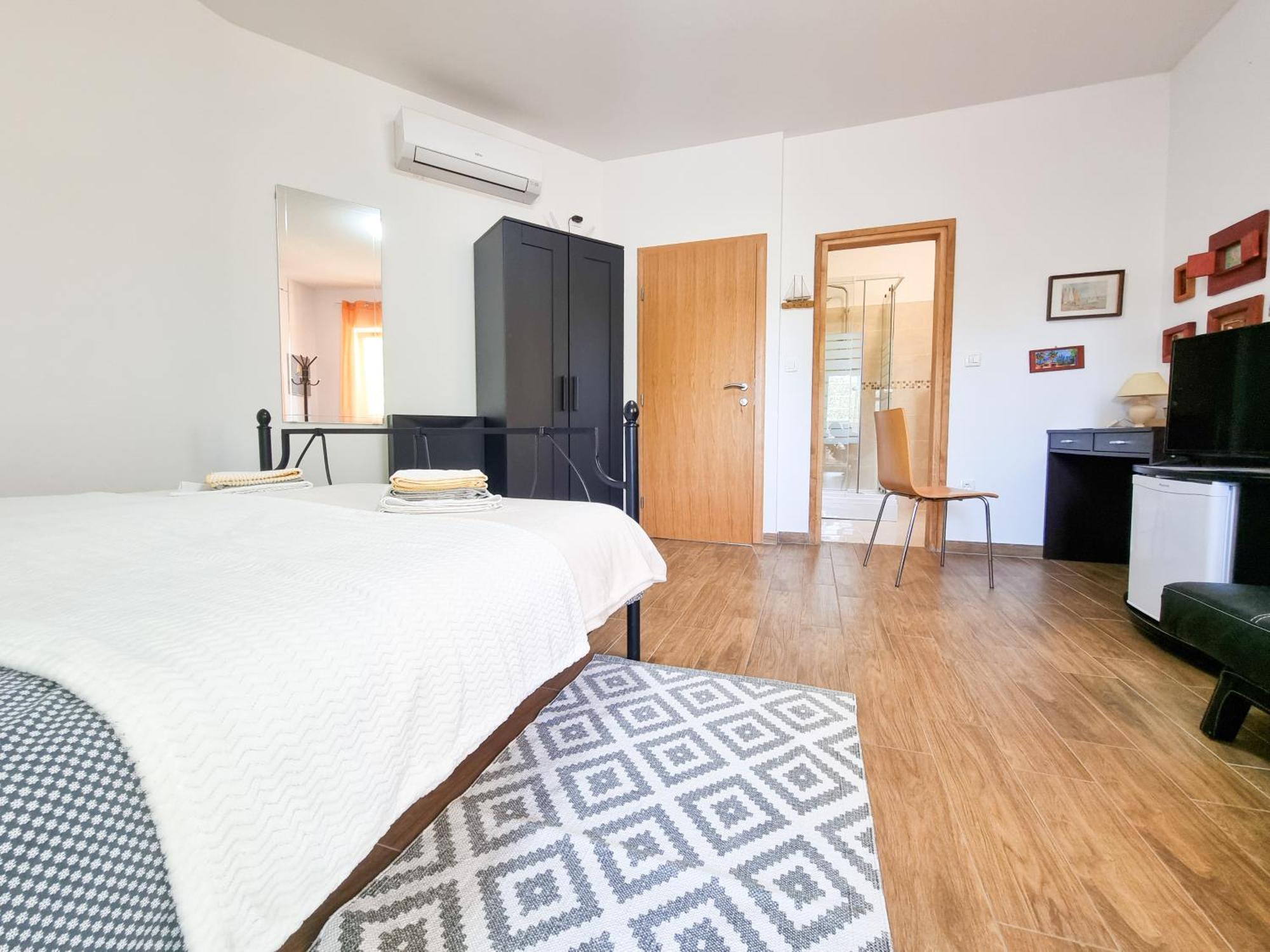 Apartments & Room Danijel Pinezići エクステリア 写真